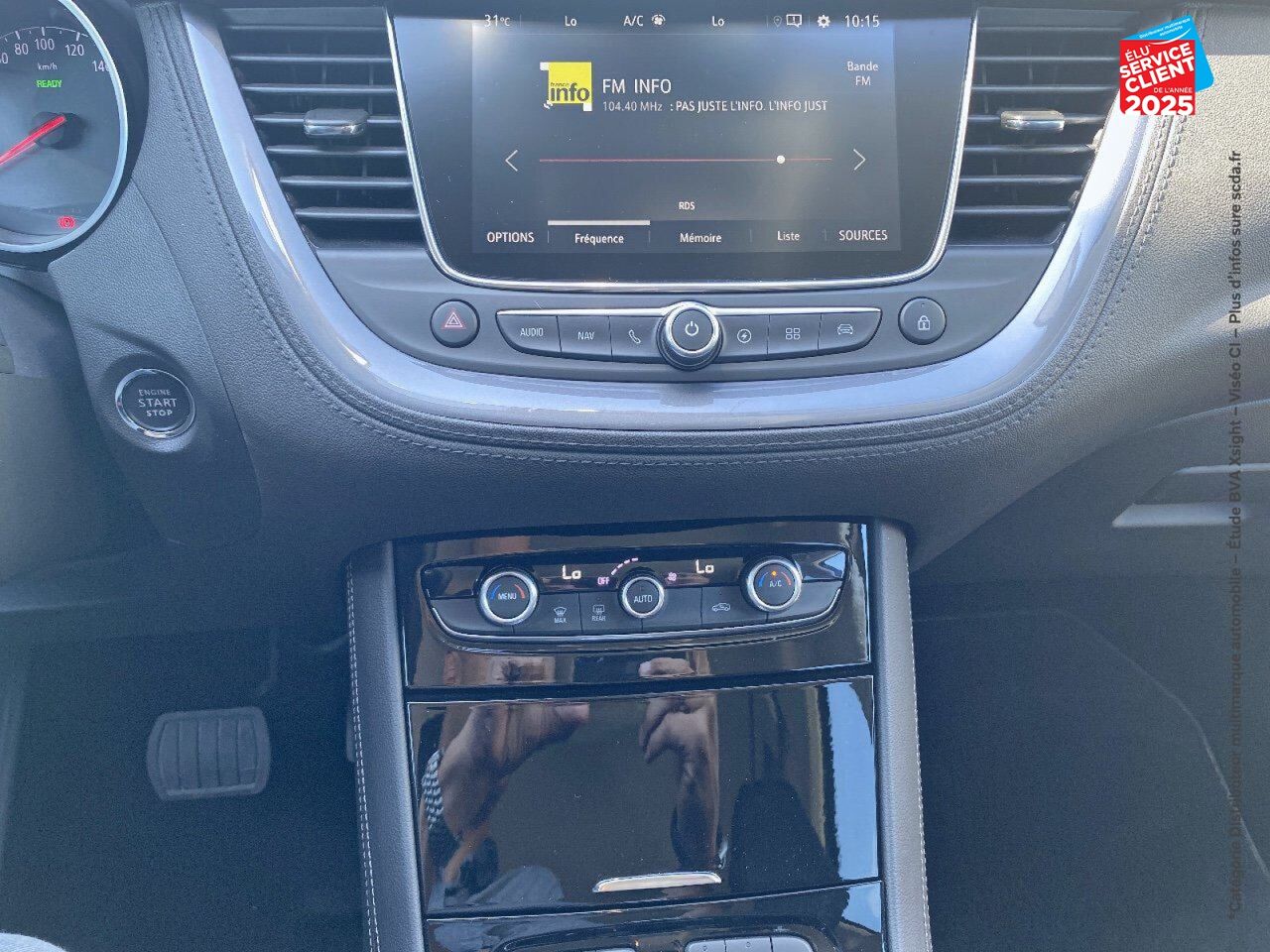 Véhicule d'occasion OPEL GRANDLAND X HYBRID4 300CH ELITE 11CV chez Renault Saint-Louis