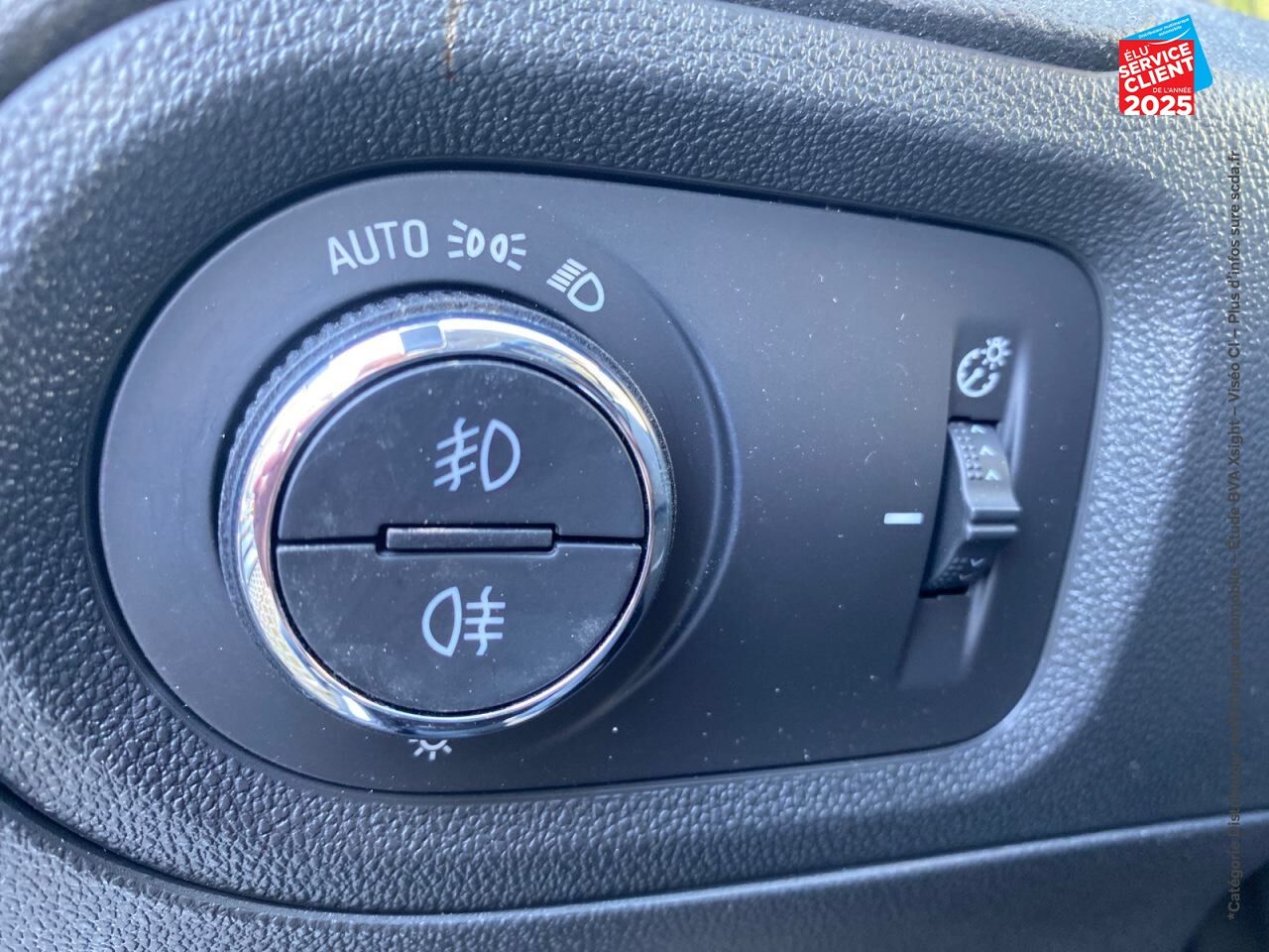 Véhicule d'occasion OPEL GRANDLAND X HYBRID4 300CH ELITE 11CV chez Renault Saint-Louis