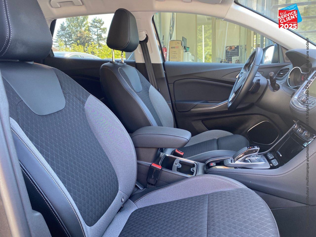Véhicule d'occasion OPEL GRANDLAND X HYBRID4 300CH ELITE 11CV chez Renault Saint-Louis