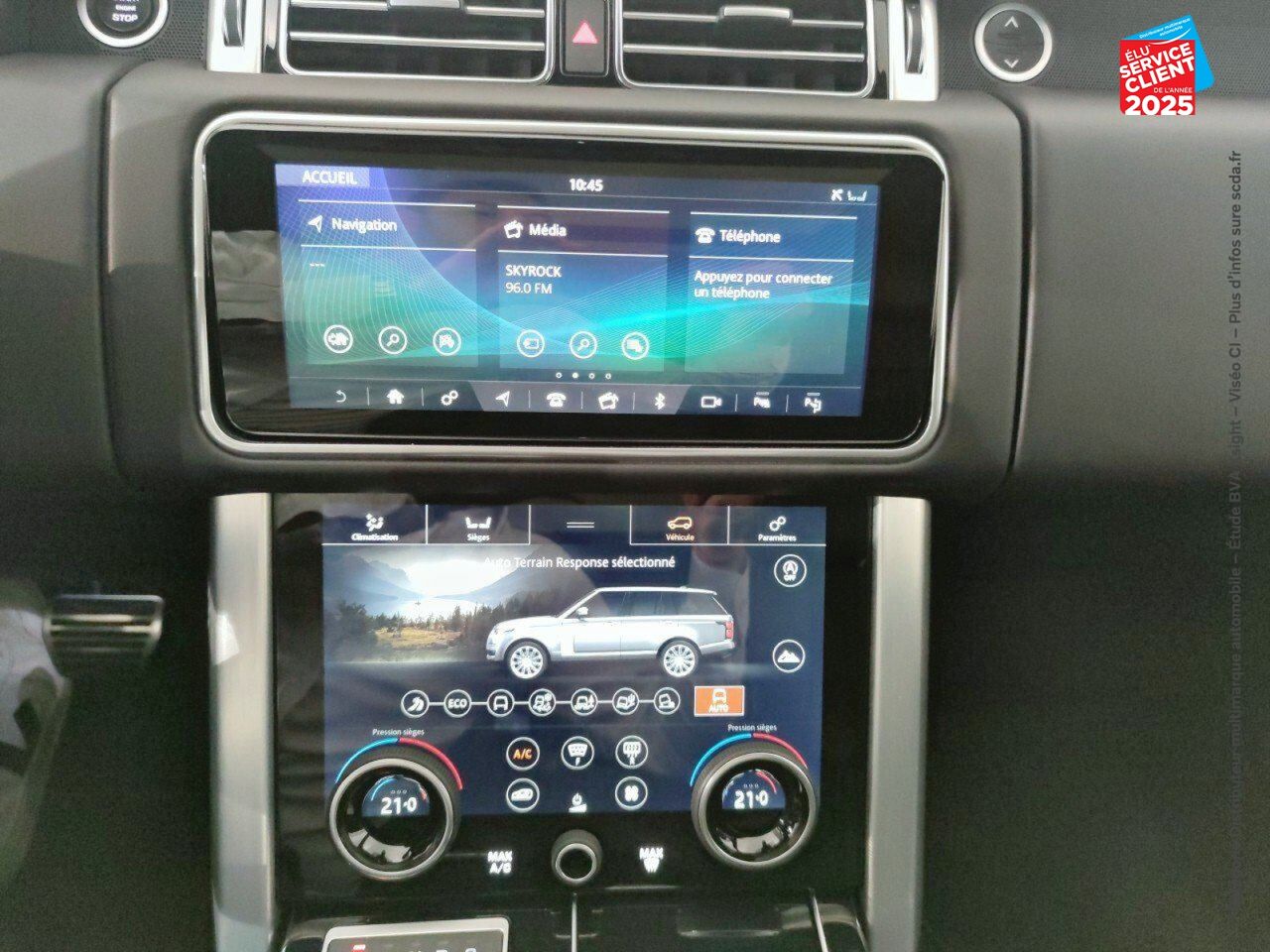 Véhicule d'occasion LAND-ROVER RANGE ROVER 2.0 P400E 404CH VOGUE SWB MARK X TOIT OUVRANT SIEGE CHAUF GPS chez Land Rover Metz