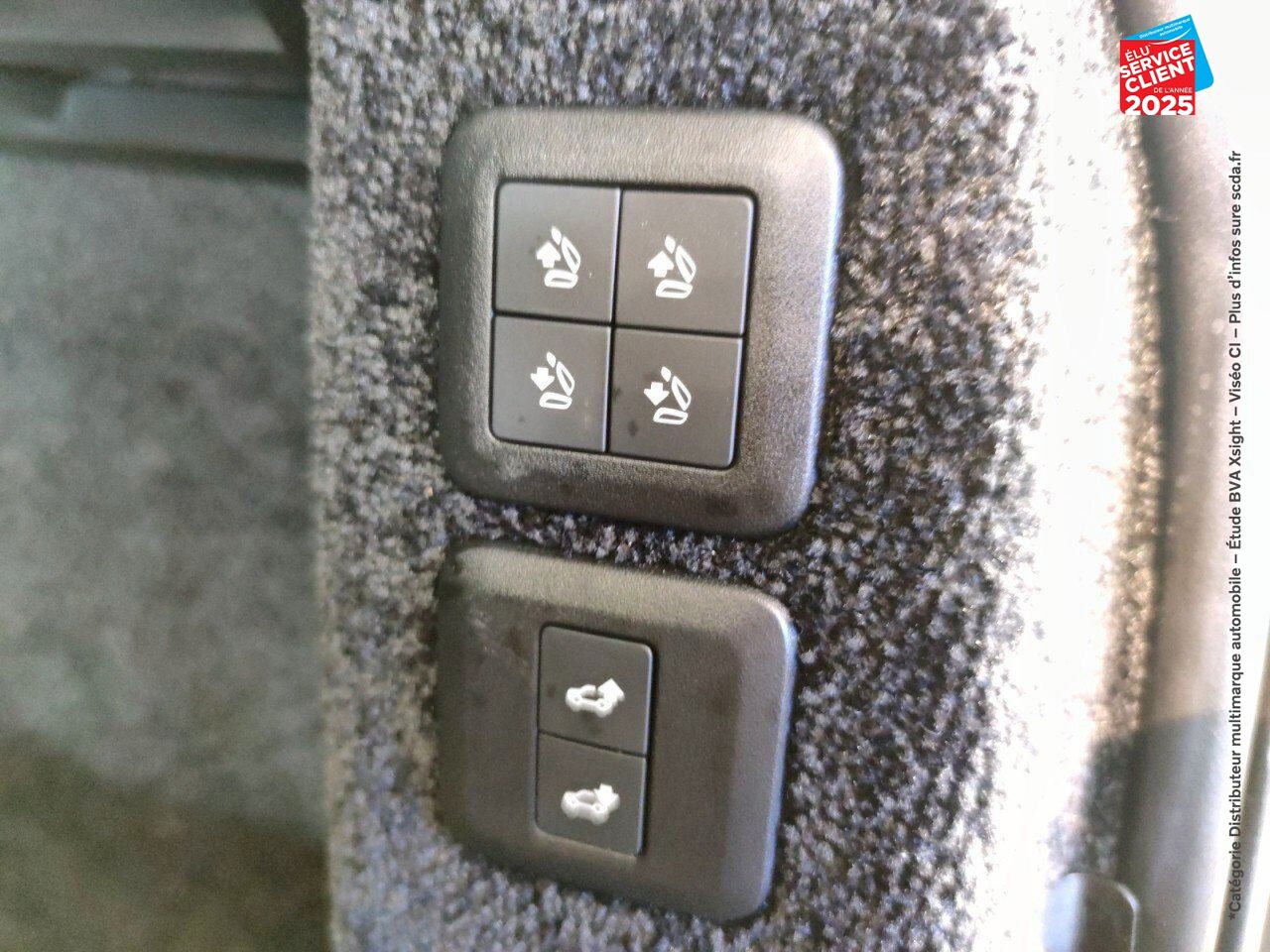 Véhicule d'occasion LAND-ROVER RANGE ROVER 2.0 P400E 404CH VOGUE SWB MARK X TOIT OUVRANT SIEGE CHAUF GPS chez Land Rover Metz