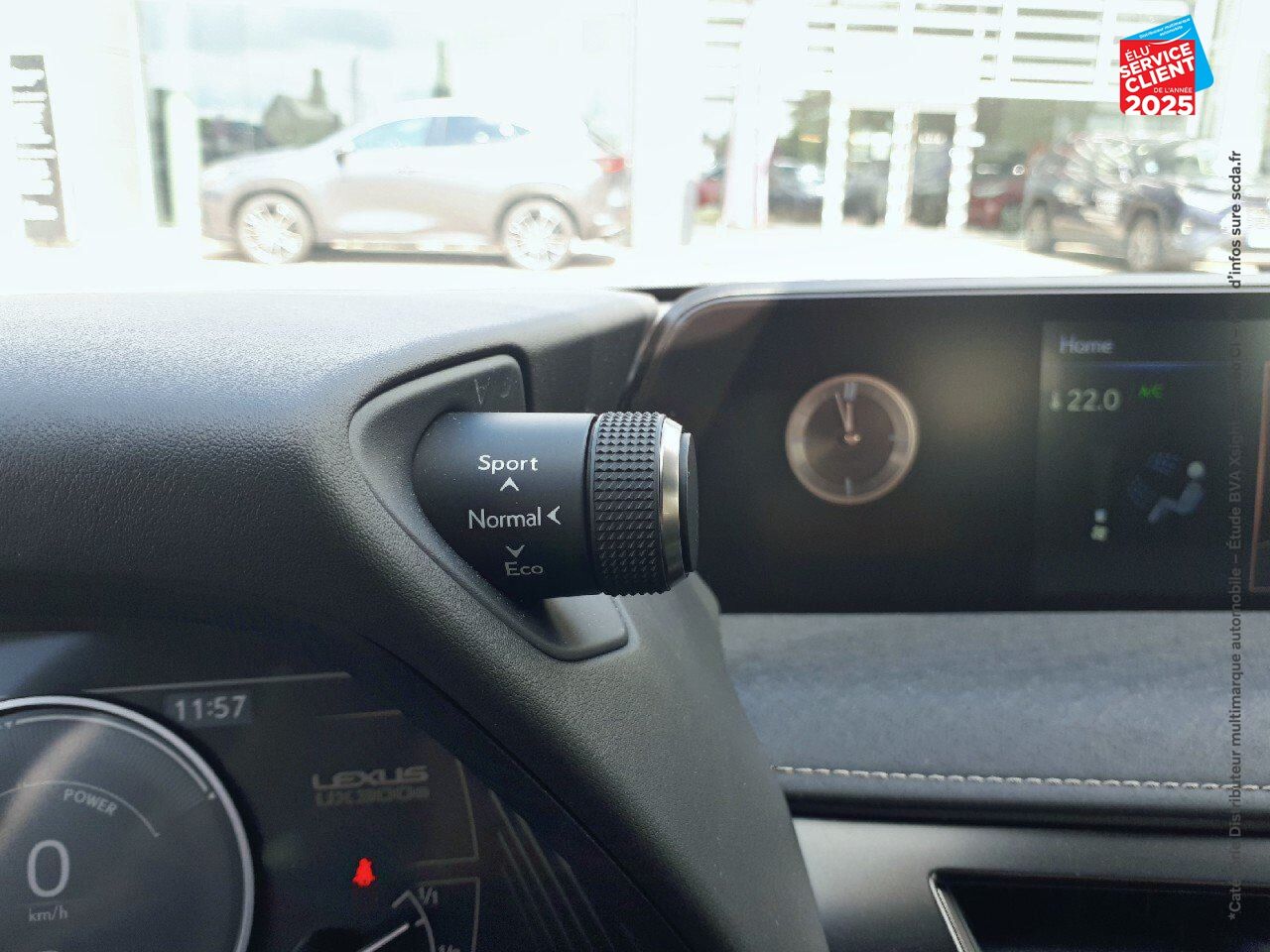 Véhicule d'occasion LEXUS UX UX 300E PACK chez MINI Lons-Le-Saunier