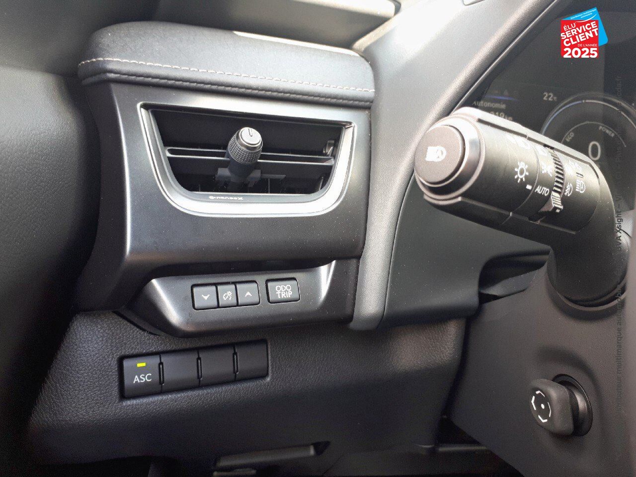 Véhicule d'occasion LEXUS UX UX 300E PACK chez MINI Lons-Le-Saunier
