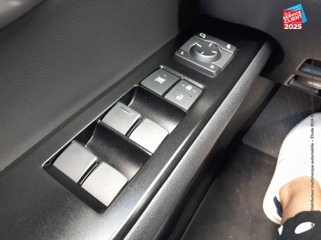 Véhicule d'occasion LEXUS UX UX 300E PACK chez MINI Lons-Le-Saunier