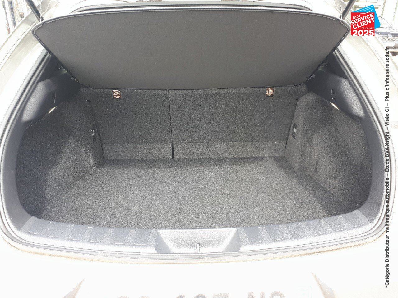 Véhicule d'occasion LEXUS UX UX 300E PACK chez MINI Lons-Le-Saunier