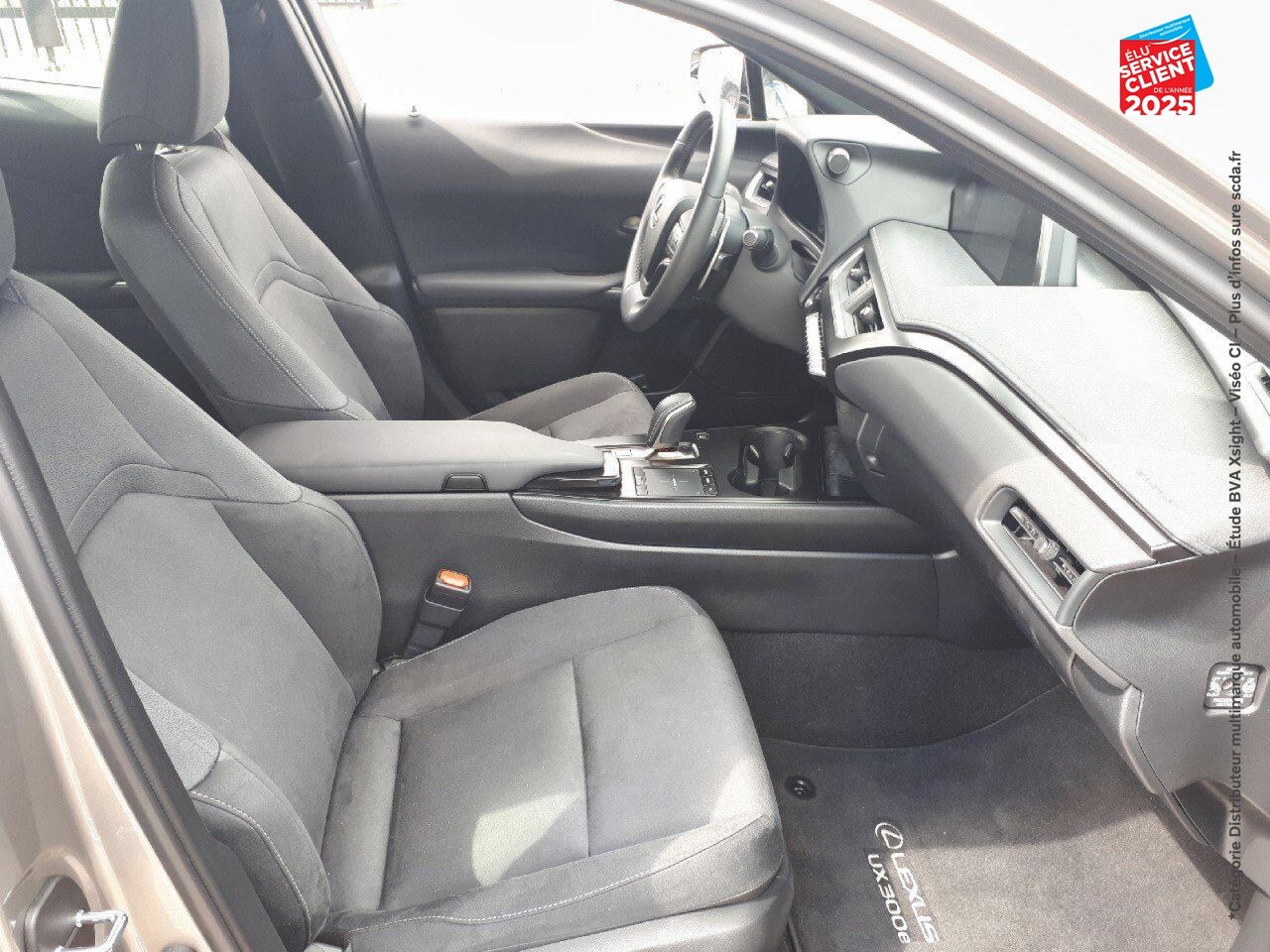 Véhicule d'occasion LEXUS UX UX 300E PACK chez MINI Lons-Le-Saunier
