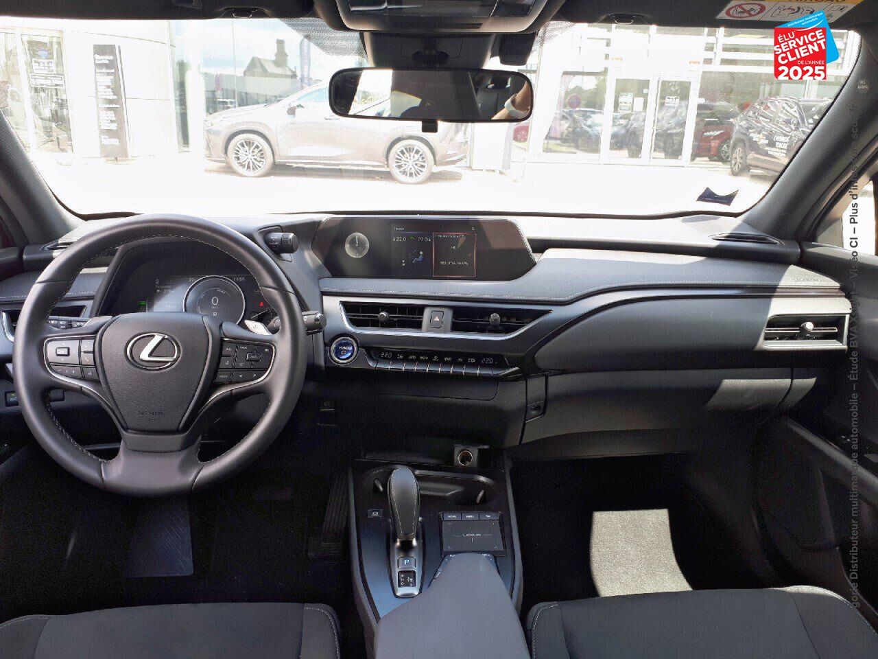Véhicule d'occasion LEXUS UX UX 300E PACK chez MINI Lons-Le-Saunier