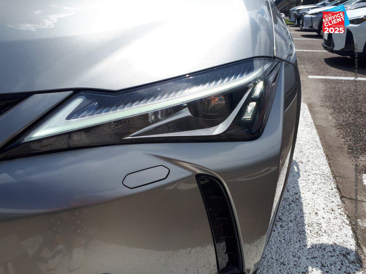 Véhicule d'occasion LEXUS UX UX 300E PACK chez MINI Lons-Le-Saunier