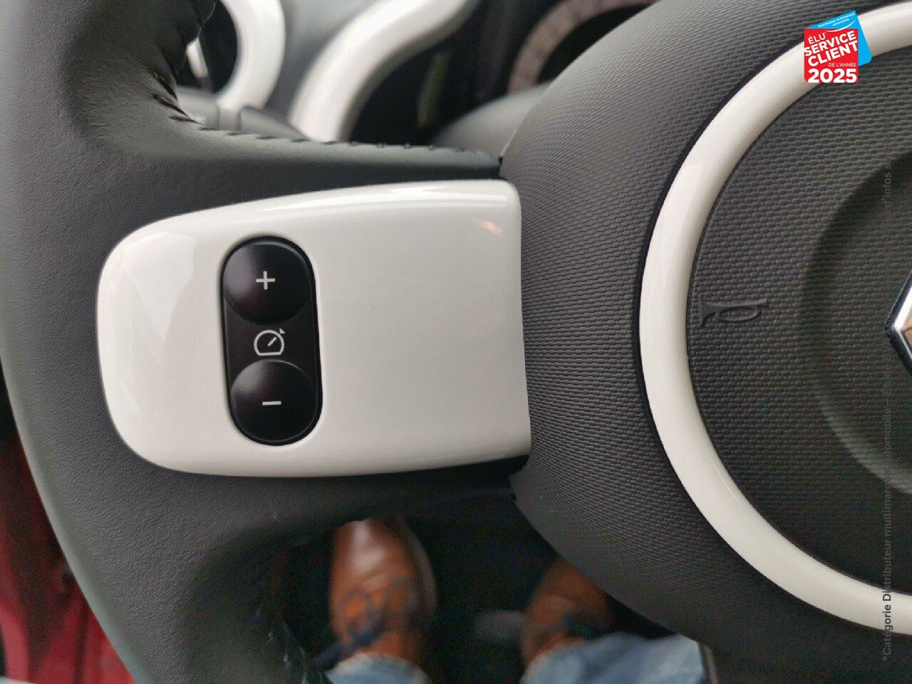 Véhicule d'occasion RENAULT TWINGO E-TECH ELECTRIC INTENS R80 ACHAT INTEGRAL - 21MY chez Renault Saint-Louis
