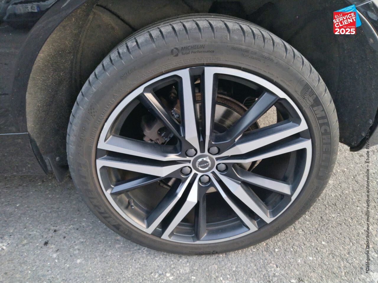 Véhicule d'occasion VOLVO XC60 T8 TWIN ENGINE 303 + 87CH R-DESIGN GEARTRONIC chez Renault Colmar