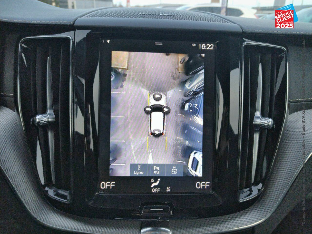 Véhicule d'occasion VOLVO XC60 T8 TWIN ENGINE 303 + 87CH R-DESIGN GEARTRONIC chez Renault Colmar