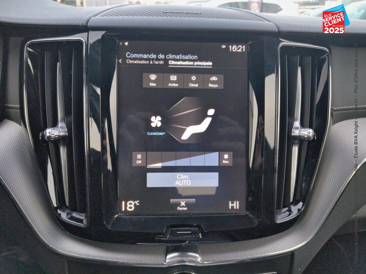 Véhicule d'occasion VOLVO XC60 T8 TWIN ENGINE 303 + 87CH R-DESIGN GEARTRONIC chez Renault Colmar
