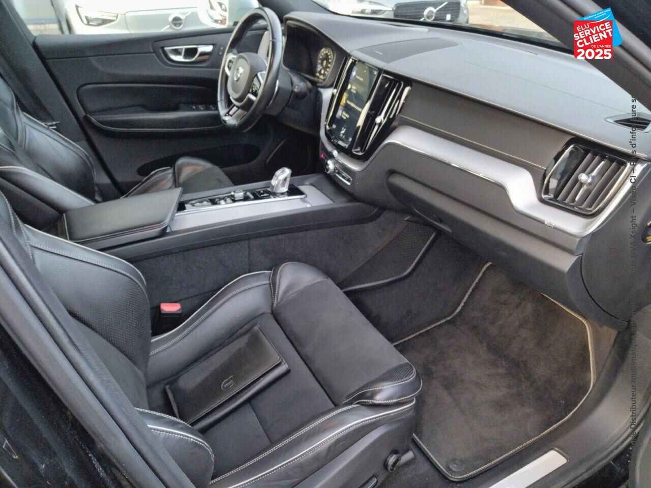 Véhicule d'occasion VOLVO XC60 T8 TWIN ENGINE 303 + 87CH R-DESIGN GEARTRONIC chez Renault Colmar