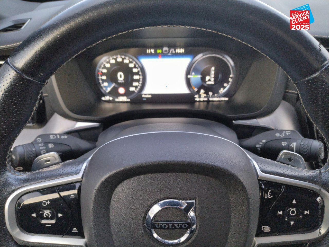 Véhicule d'occasion VOLVO XC60 T8 TWIN ENGINE 303 + 87CH R-DESIGN GEARTRONIC chez Renault Colmar