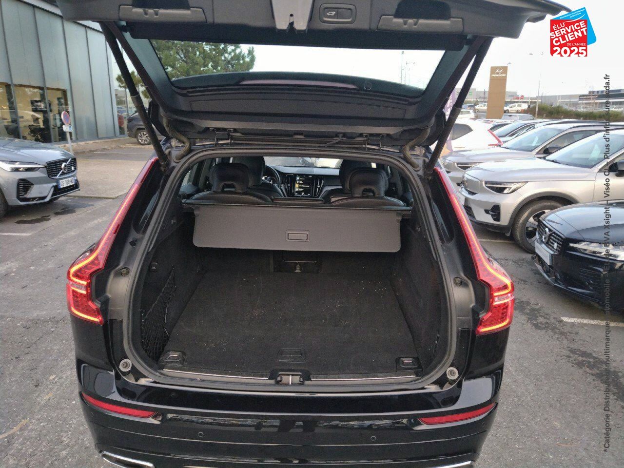 Véhicule d'occasion VOLVO XC60 T8 TWIN ENGINE 303 + 87CH R-DESIGN GEARTRONIC chez Renault Colmar