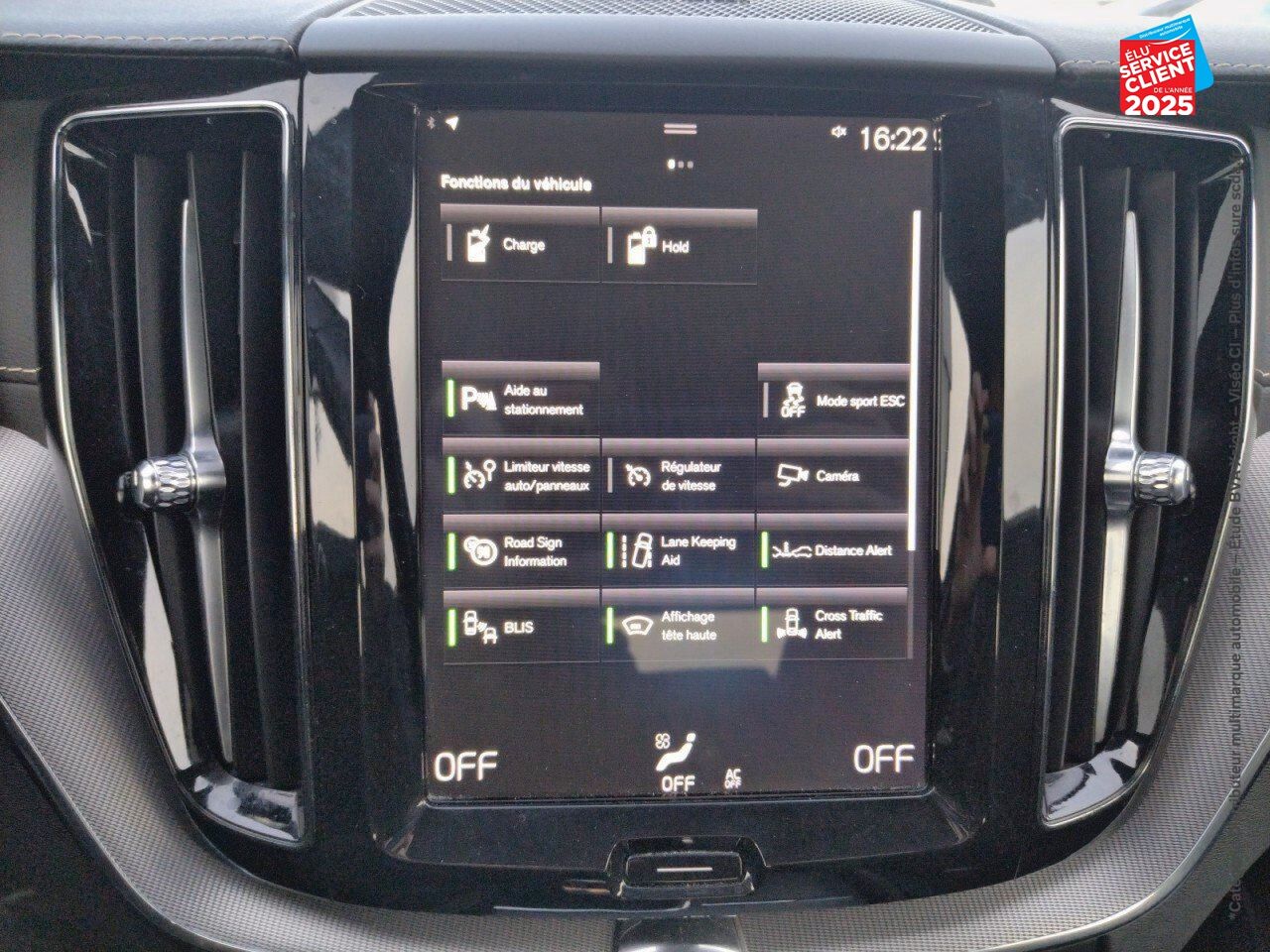 Véhicule d'occasion VOLVO XC60 T8 TWIN ENGINE 303 + 87CH R-DESIGN GEARTRONIC chez Renault Colmar