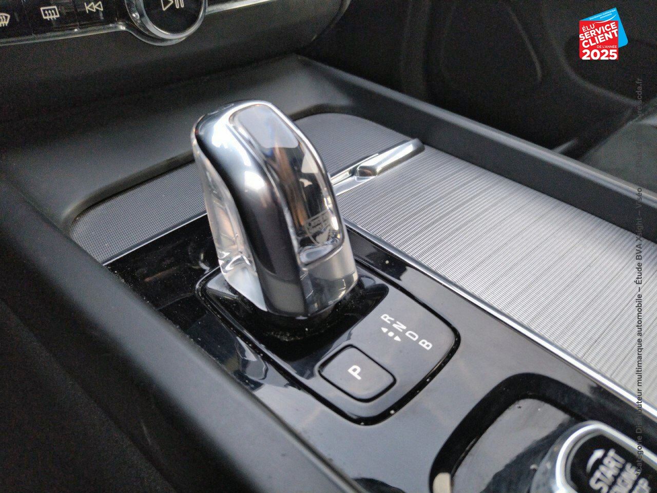 Véhicule d'occasion VOLVO XC60 T8 TWIN ENGINE 303 + 87CH R-DESIGN GEARTRONIC chez Renault Colmar