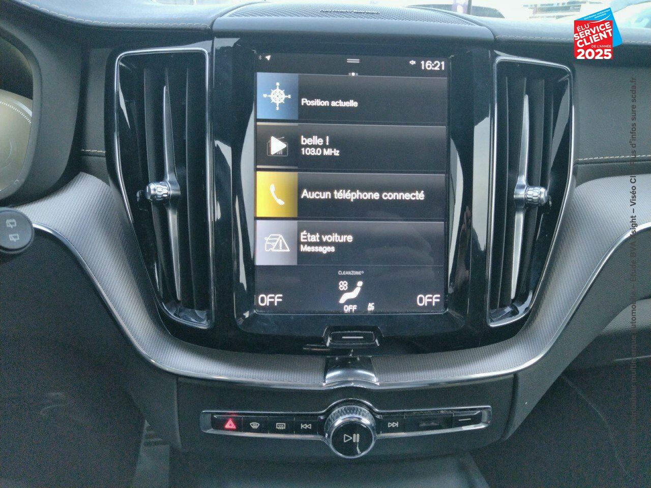 Véhicule d'occasion VOLVO XC60 T8 TWIN ENGINE 303 + 87CH R-DESIGN GEARTRONIC chez Renault Colmar