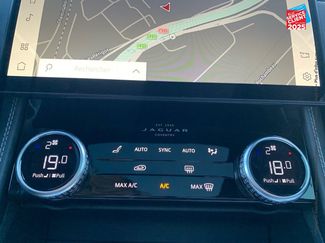 Véhicule d'occasion JAGUAR F-PACE P400E PLUG-IN-HYBRID R-DYNAMIC SE BVA8 AWD chez Toyota Thionville