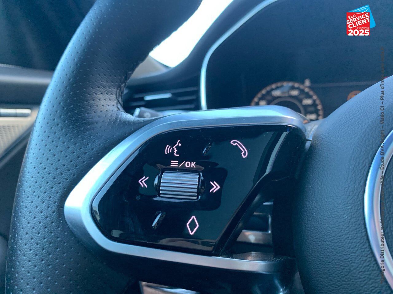 Véhicule d'occasion JAGUAR F-PACE P400E PLUG-IN-HYBRID R-DYNAMIC SE BVA8 AWD chez Toyota Thionville