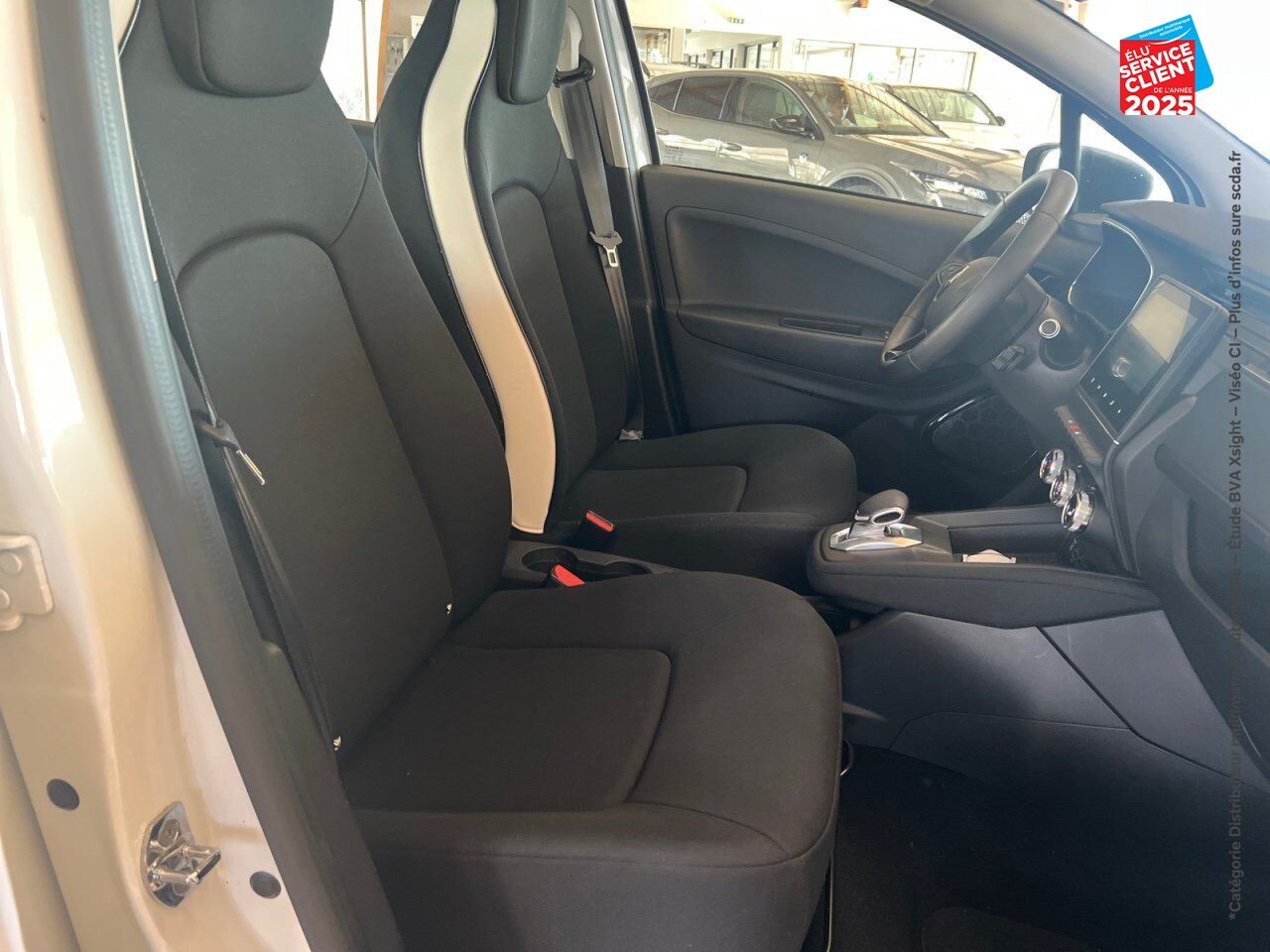 Véhicule d'occasion RENAULT ZOE LIFE CHARGE NORMALE R110 chez Renault Saint-Louis