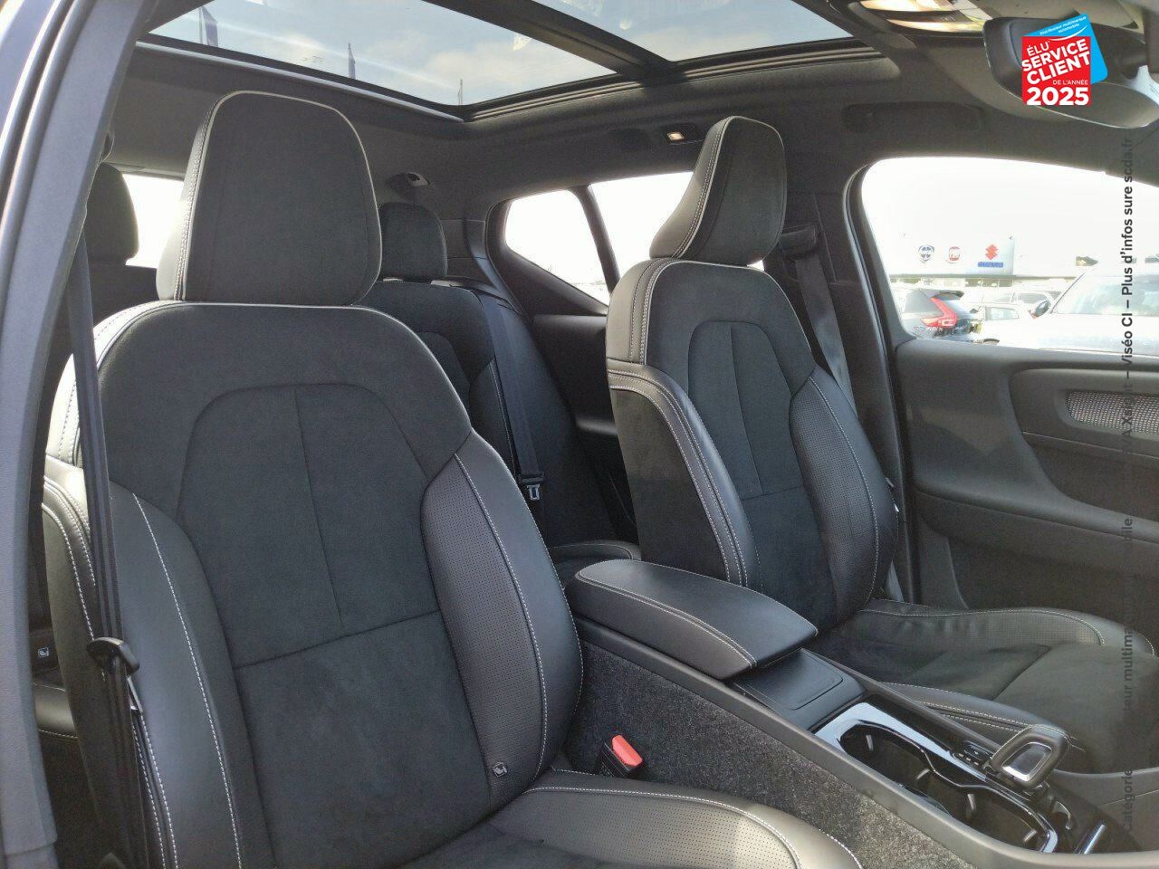 Véhicule d'occasion VOLVO XC40 P8 AWD 408CH R-DESIGN EDT chez Renault Colmar