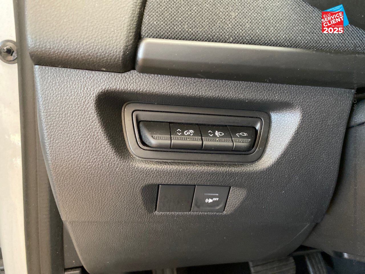 Véhicule d'occasion RENAULT ZOE LIFE CHARGE NORMALE R110 4CV chez Renault Sélestat