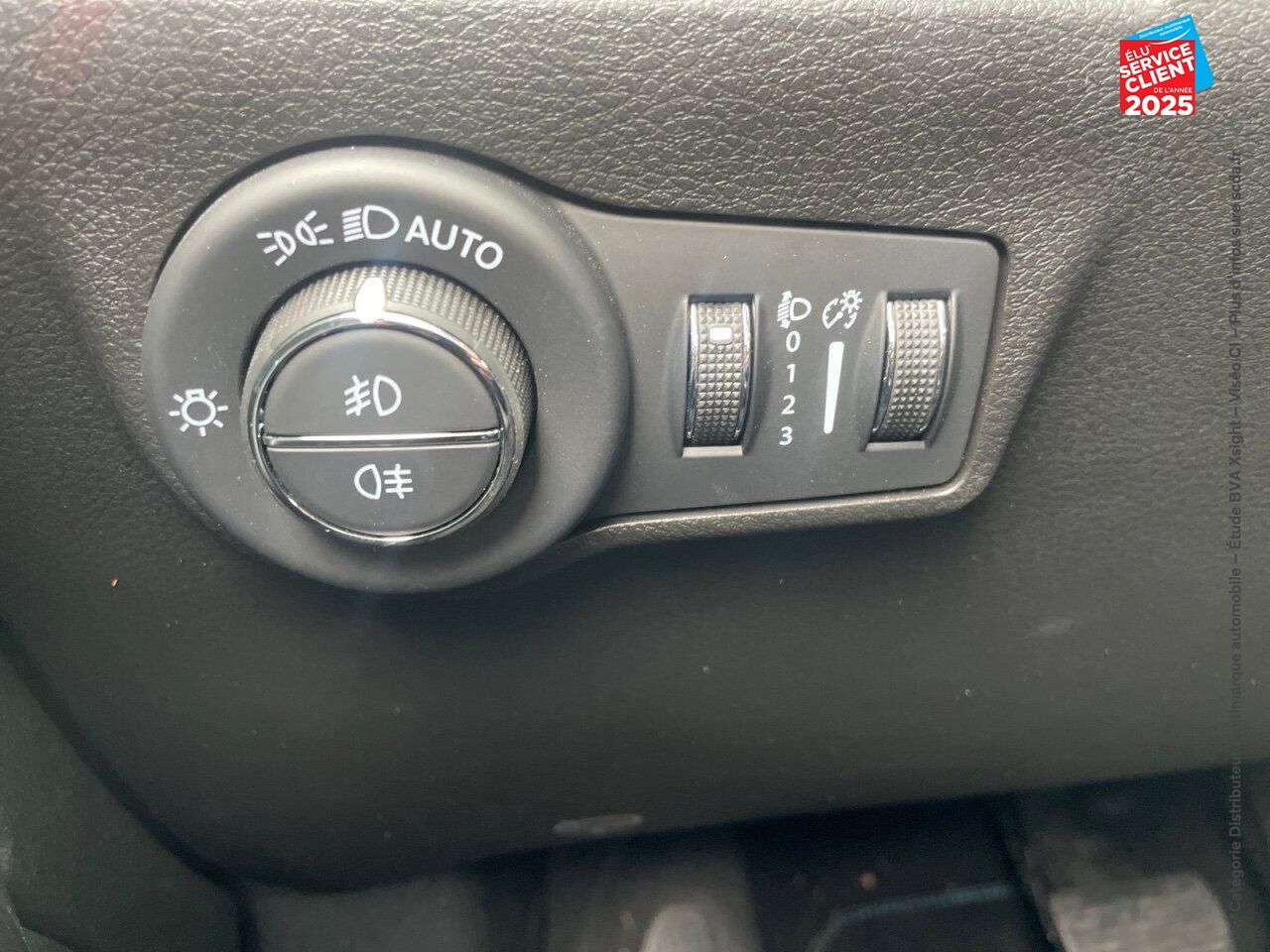 Véhicule d'occasion JEEP COMPASS 1.3 PHEV T4 240CH UPLAND 4XE AT6 EAWD chez Opel Saint-Dizier