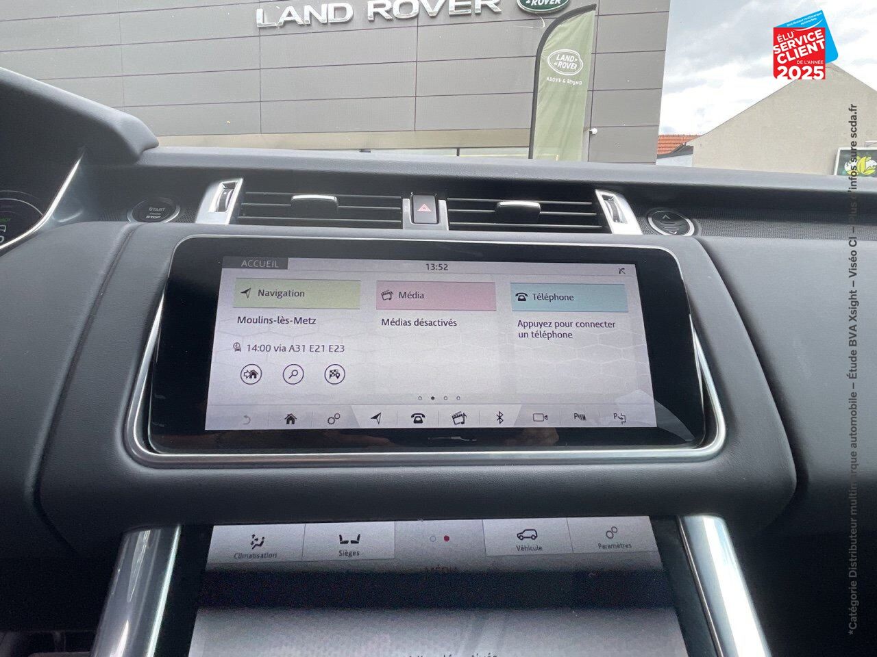 Véhicule d'occasion LAND-ROVER RANGE ROVER SPORT 2.0 P400E 404CH HSE DYNAMIC MARK VII chez Toyota Thionville