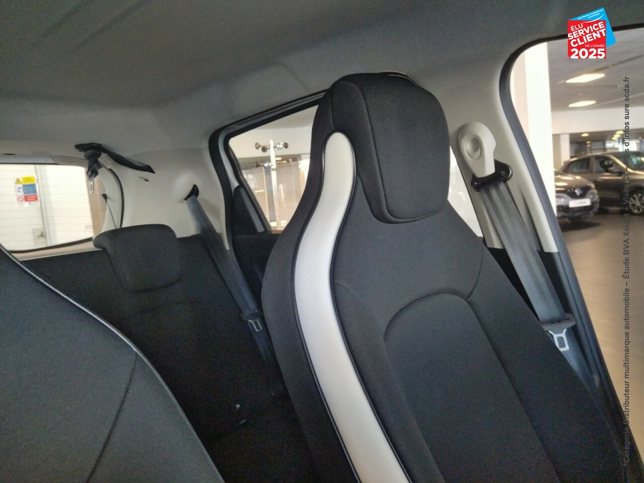 Véhicule d'occasion RENAULT ZOE LIFE CHARGE NORMALE R110 4CV chez Renault Saint-Louis