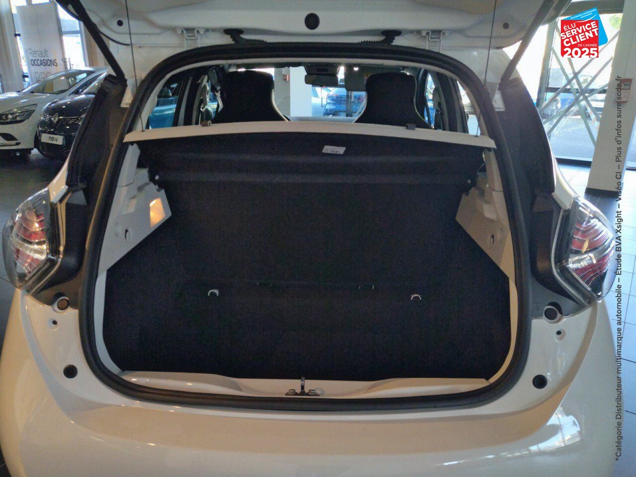 Véhicule d'occasion RENAULT ZOE LIFE CHARGE NORMALE R110 4CV chez Renault Saint-Louis