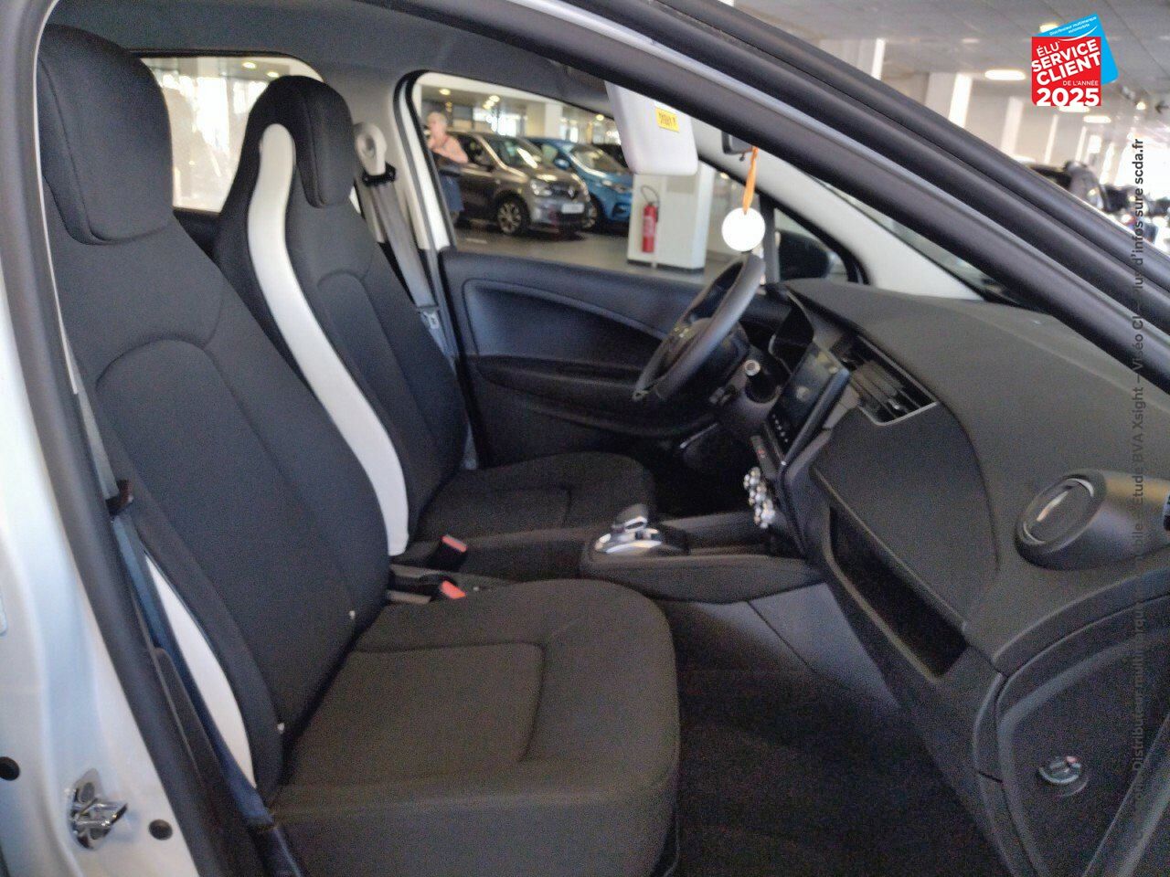 Véhicule d'occasion RENAULT ZOE LIFE CHARGE NORMALE R110 4CV chez Renault Saint-Louis