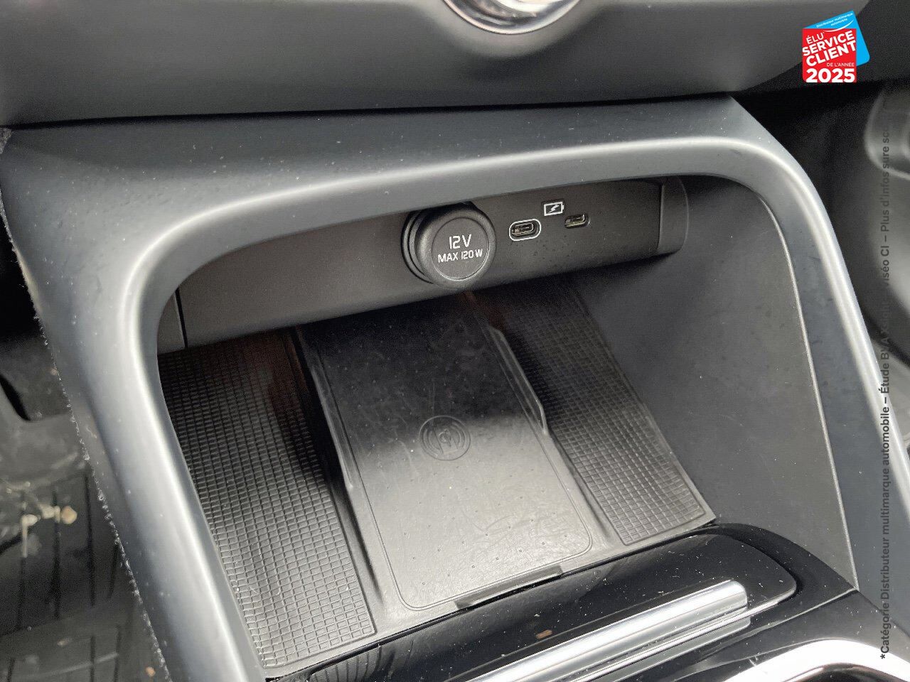 Véhicule d'occasion VOLVO XC40 P8 AWD 408CH R-DESIGN EDT chez Volvo Epernay