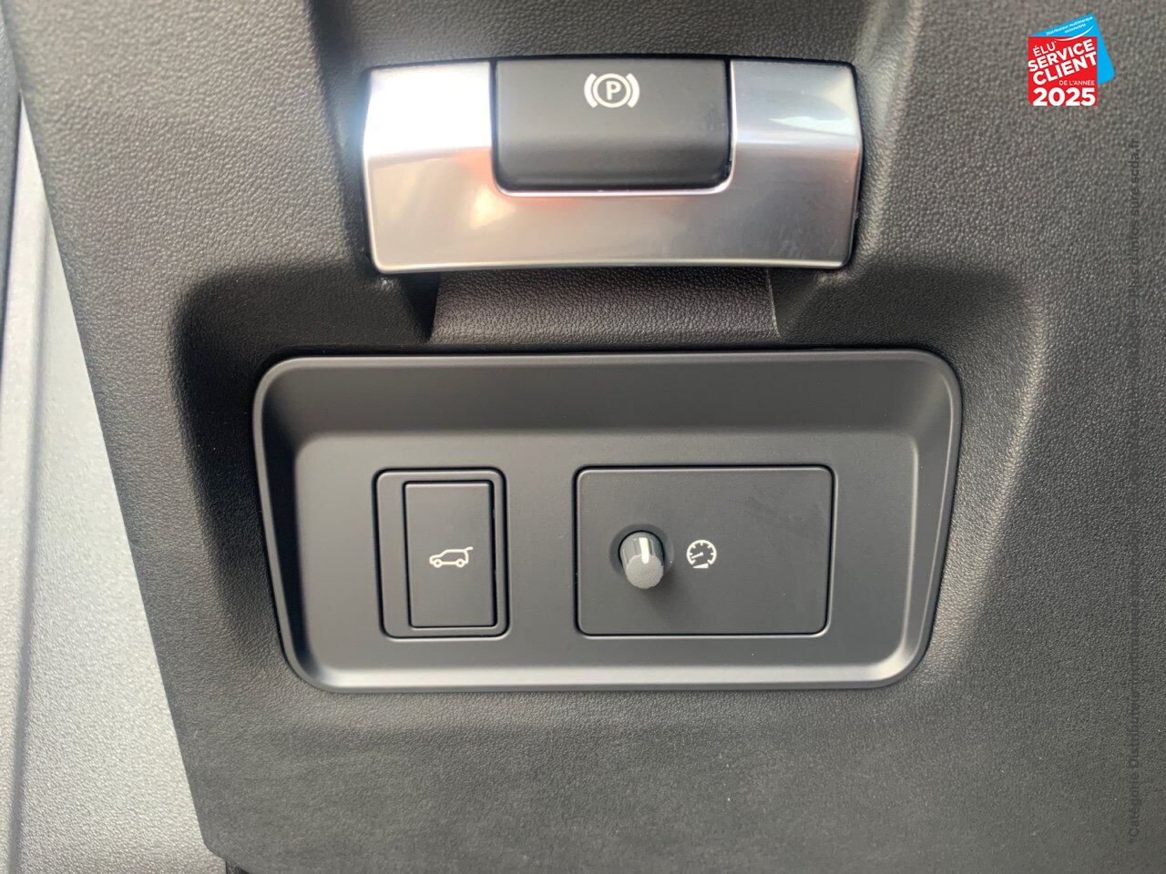 Véhicule d'occasion LAND-ROVER DISCOVERY SPORT P200 FLEX FUEL R-DYNAMIC SE AWD BVA chez Toyota Thionville