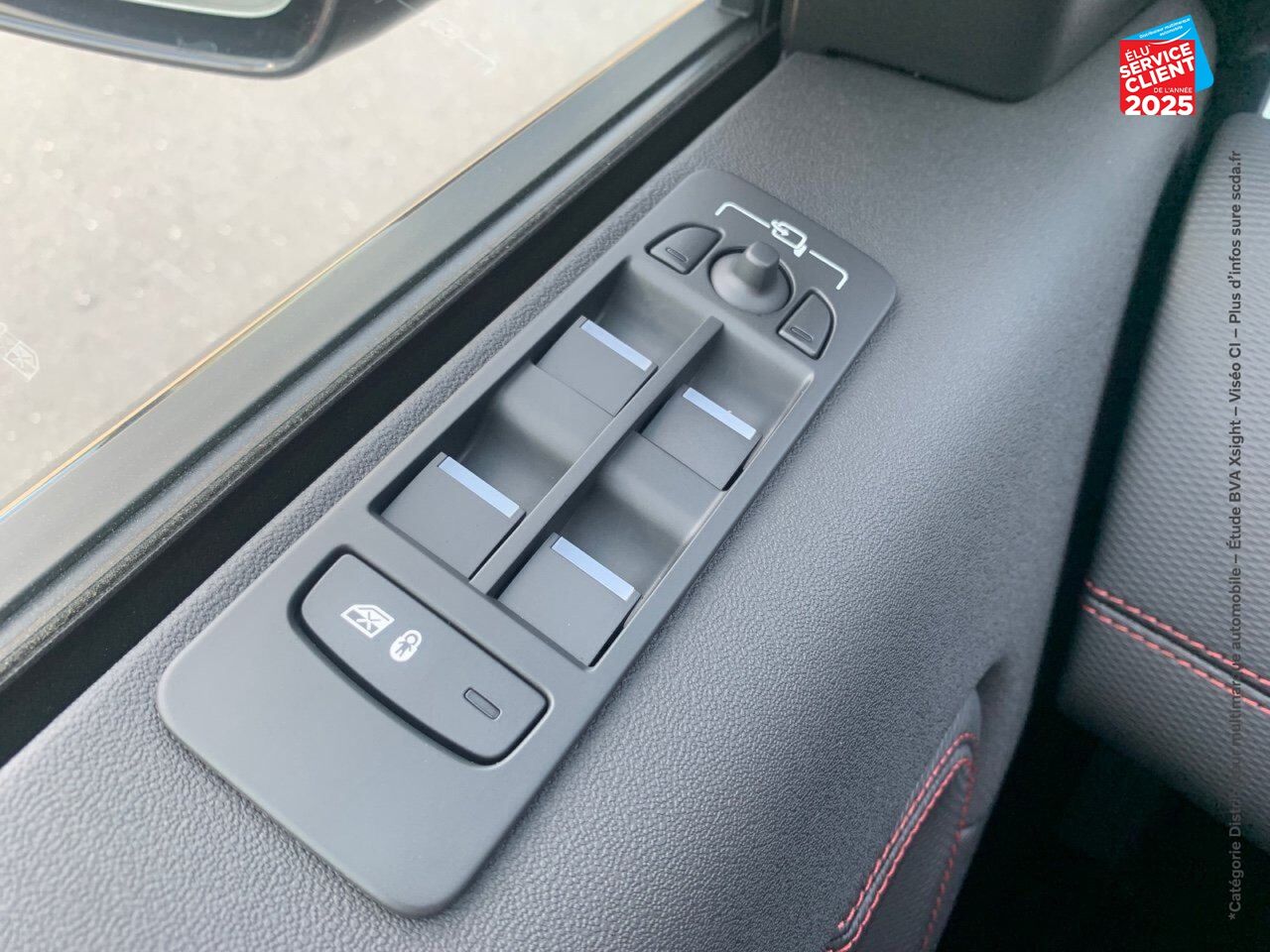 Véhicule d'occasion LAND-ROVER DISCOVERY SPORT P200 FLEX FUEL R-DYNAMIC SE AWD BVA chez Toyota Thionville