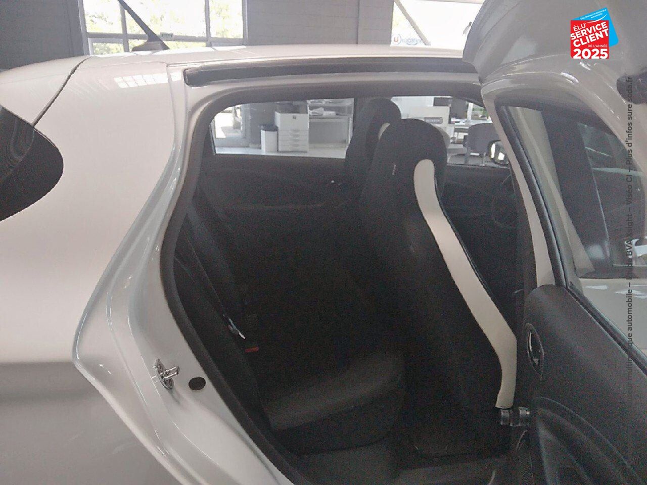 Véhicule d'occasion RENAULT ZOE LIFE CHARGE NORMALE R110 4CV chez Renault Saint-Louis