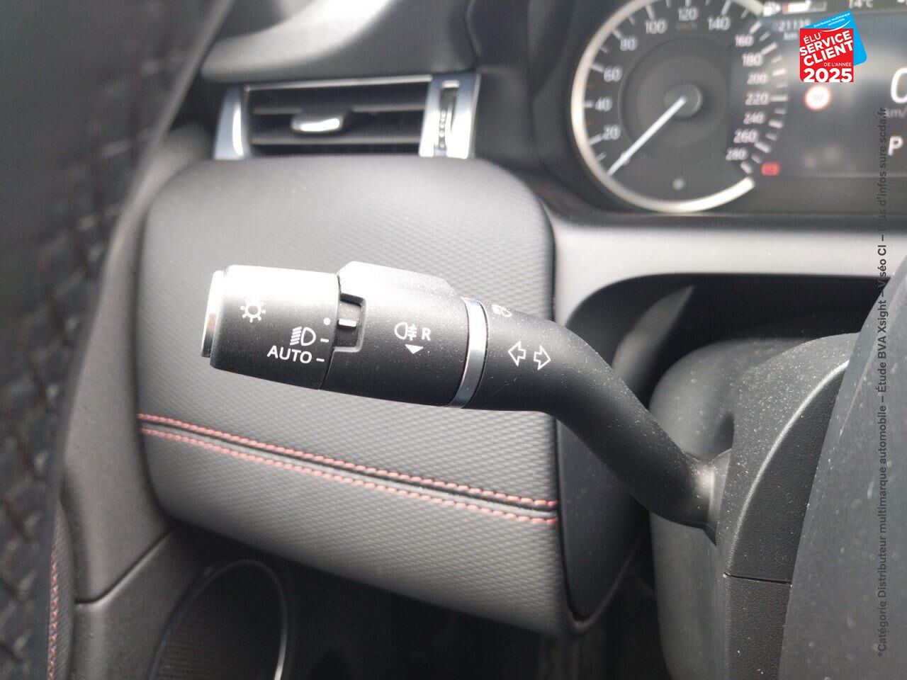 Véhicule d'occasion LAND-ROVER DISCOVERY SPORT P300E R-DYNAMIC SE AWD BVA chez Land Rover Metz