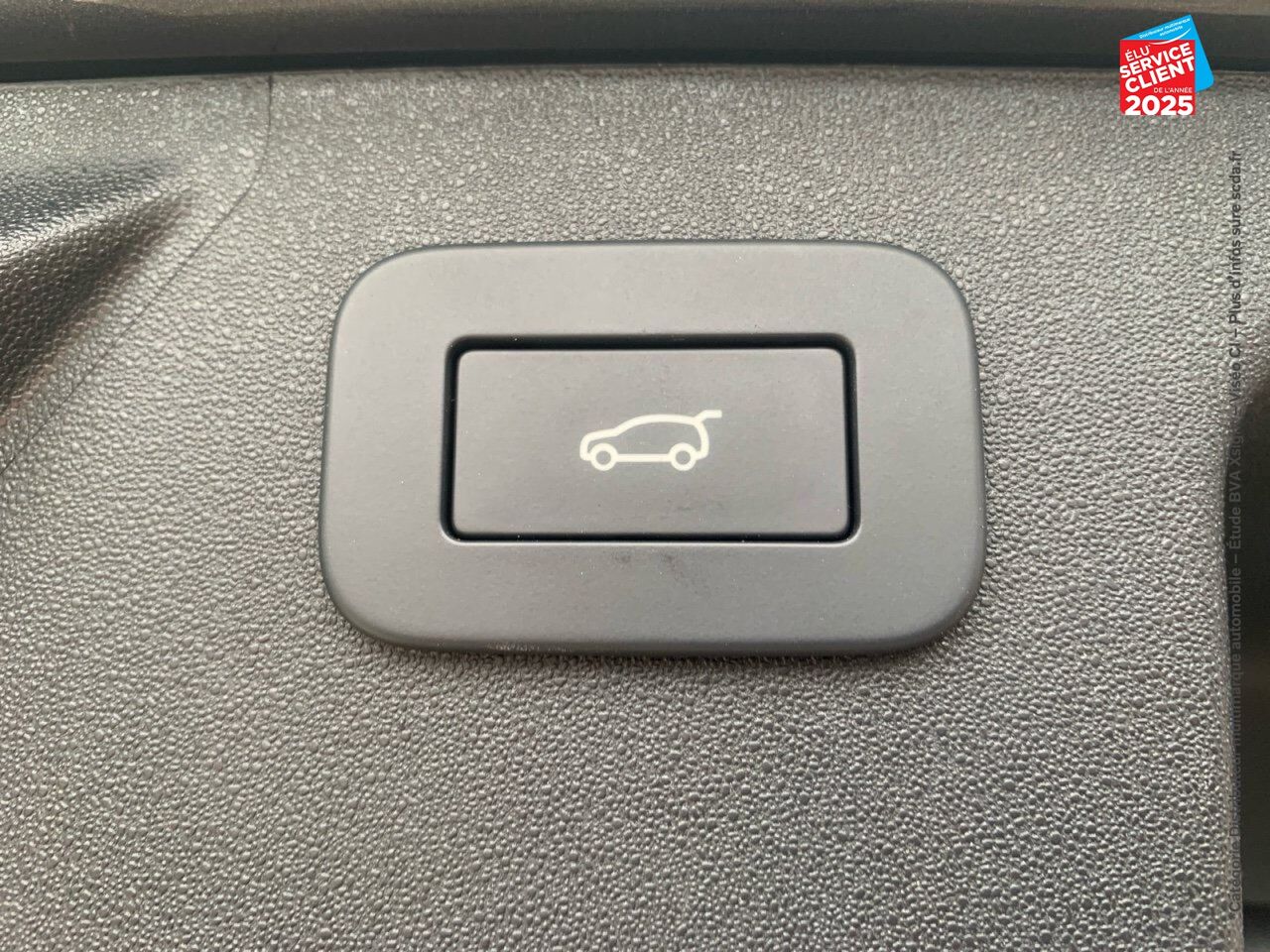 Véhicule d'occasion LAND-ROVER DISCOVERY SPORT P300E R-DYNAMIC SE AWD BVA chez HESS Automobile