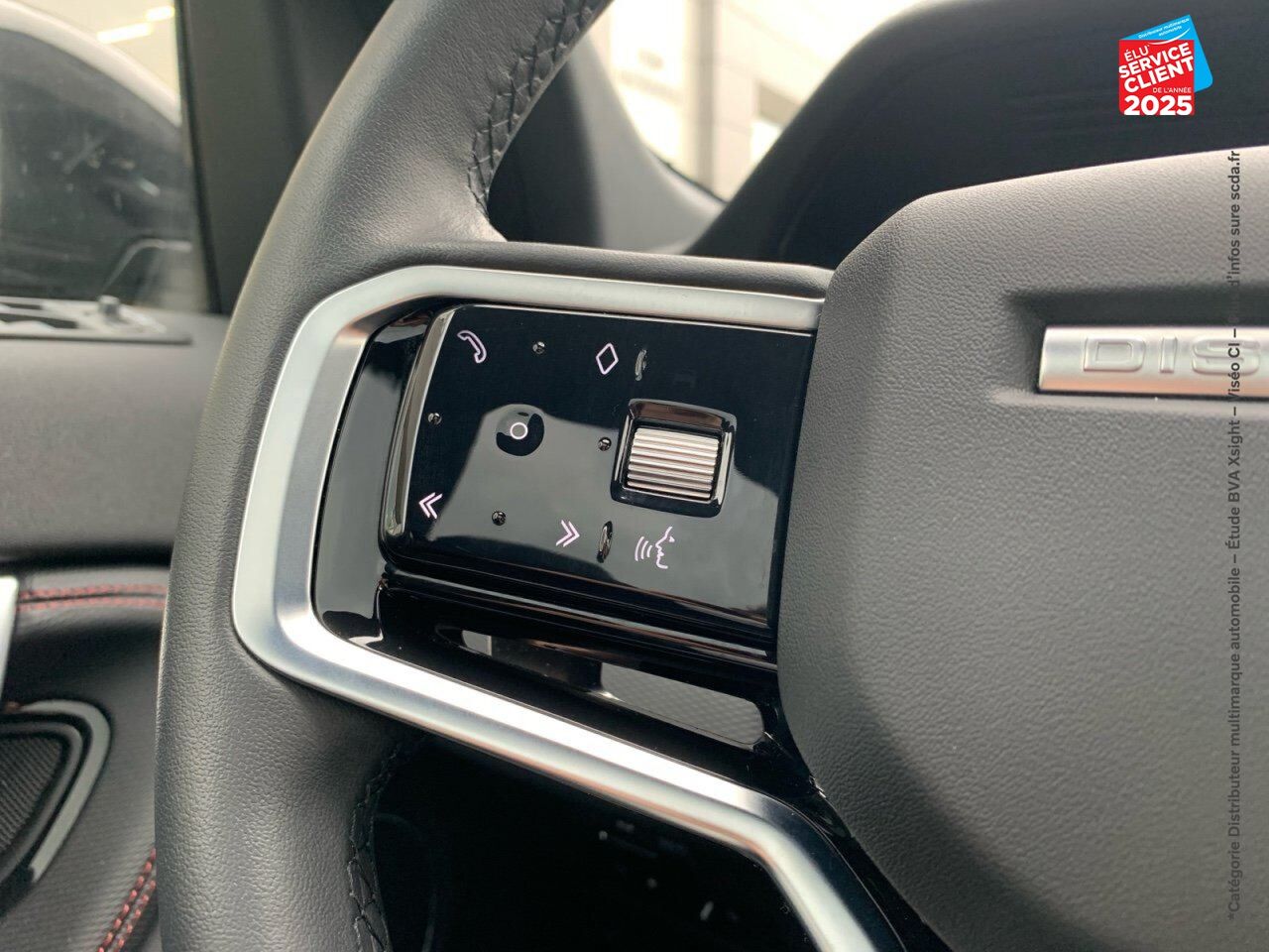 Véhicule d'occasion LAND-ROVER DISCOVERY SPORT P300E R-DYNAMIC SE AWD BVA chez HESS Automobile