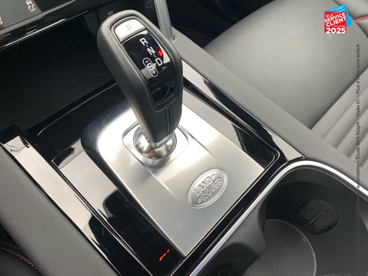 Véhicule d'occasion LAND-ROVER DISCOVERY SPORT P300E R-DYNAMIC SE AWD BVA chez HESS Automobile
