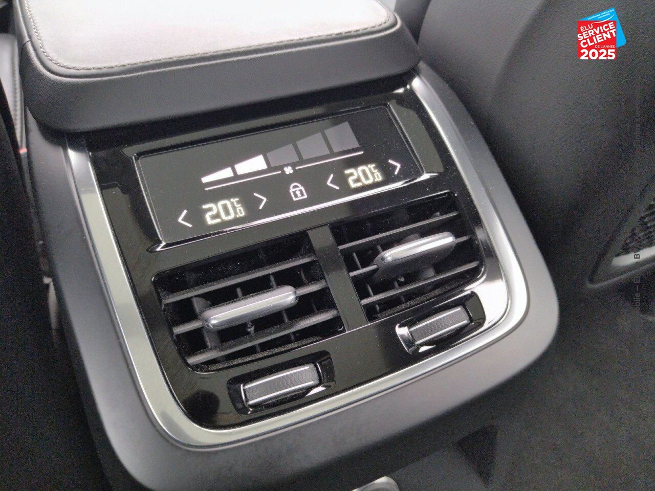 Véhicule d'occasion VOLVO XC90 T8 TWIN ENGINE 303 + 87CH INSCRIPTION LUXE GEARTRONIC 7 PLACES 48G chez Opel Verdun
