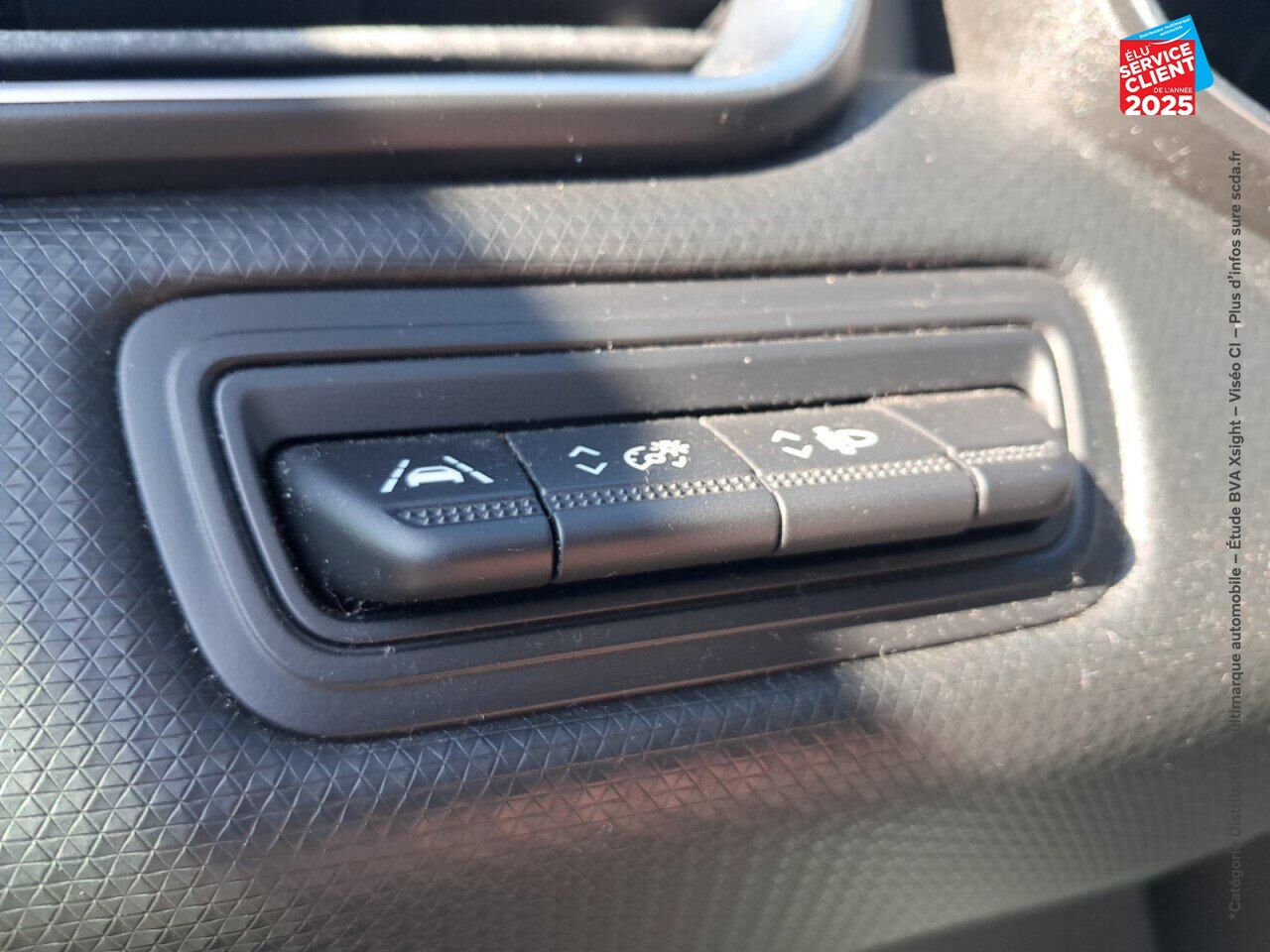 Véhicule d'occasion RENAULT CLIO 1.6 E-TECH 140CH INTENS -21 chez Renault Sélestat