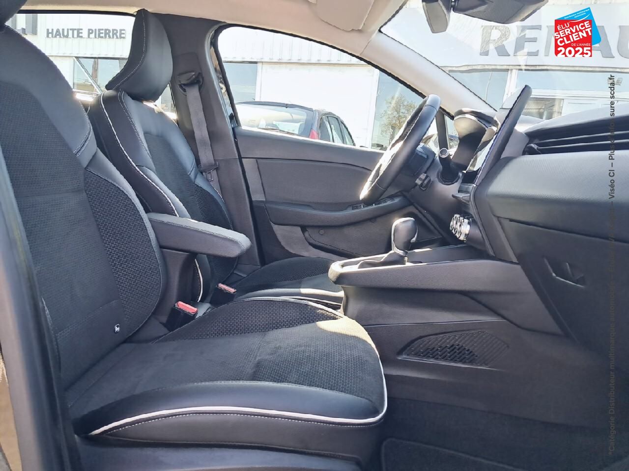 Véhicule d'occasion RENAULT CLIO 1.6 E-TECH 140CH INTENS -21 chez Renault Sélestat