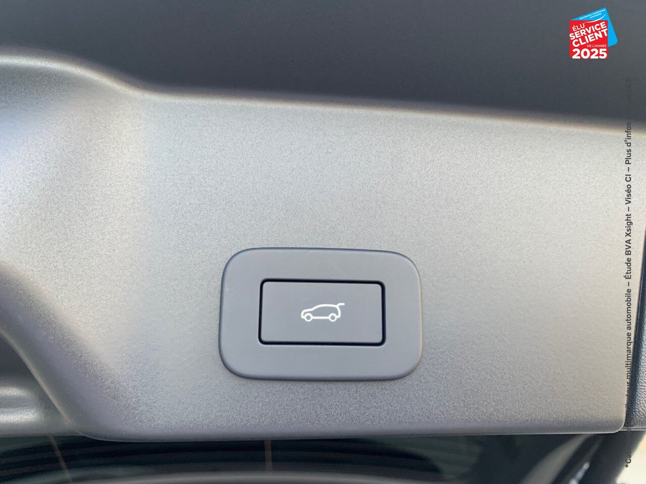 Véhicule d'occasion LAND-ROVER RANGE ROVER EVOQUE 2.0 P 200CH FLEX FUEL R-DYNAMIC SE AWD BVA MARK III chez Hyundai Reims