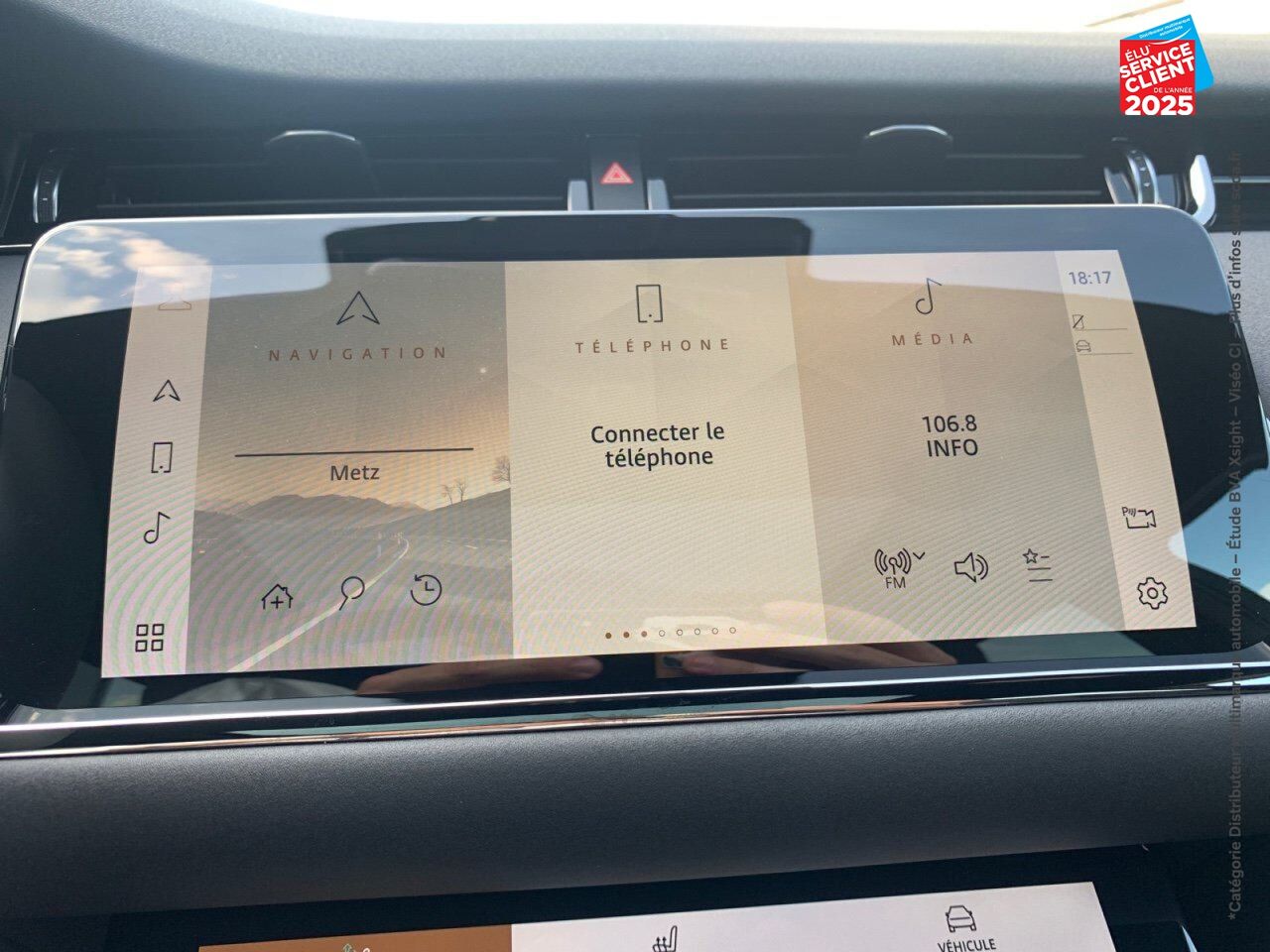 Véhicule d'occasion LAND-ROVER RANGE ROVER EVOQUE 2.0 P 200CH FLEX FUEL R-DYNAMIC SE AWD BVA MARK III chez Hyundai Reims
