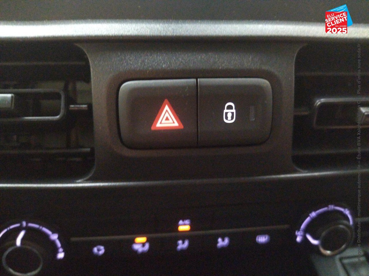 Véhicule d'occasion OPEL COMBO LIFE TAILLE M - MOTEUR ELECTRIQUE 136CH 100 KW AUTOMATIQUE EDITION chez Renault Saint-Louis