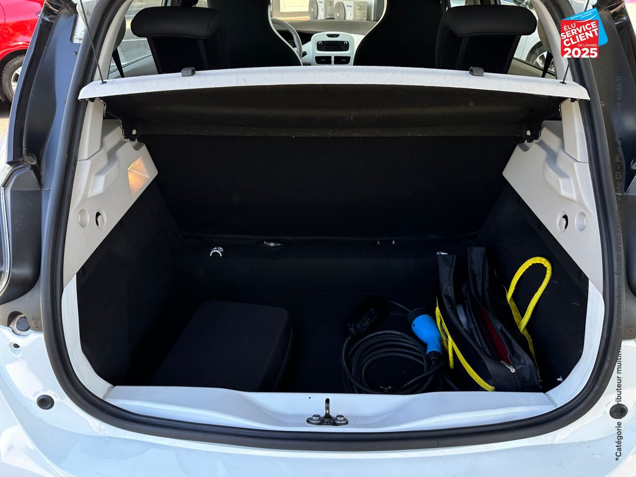 Véhicule d'occasion RENAULT ZOE CITY CHARGE NORMALE R90 chez Renault Saint-Louis