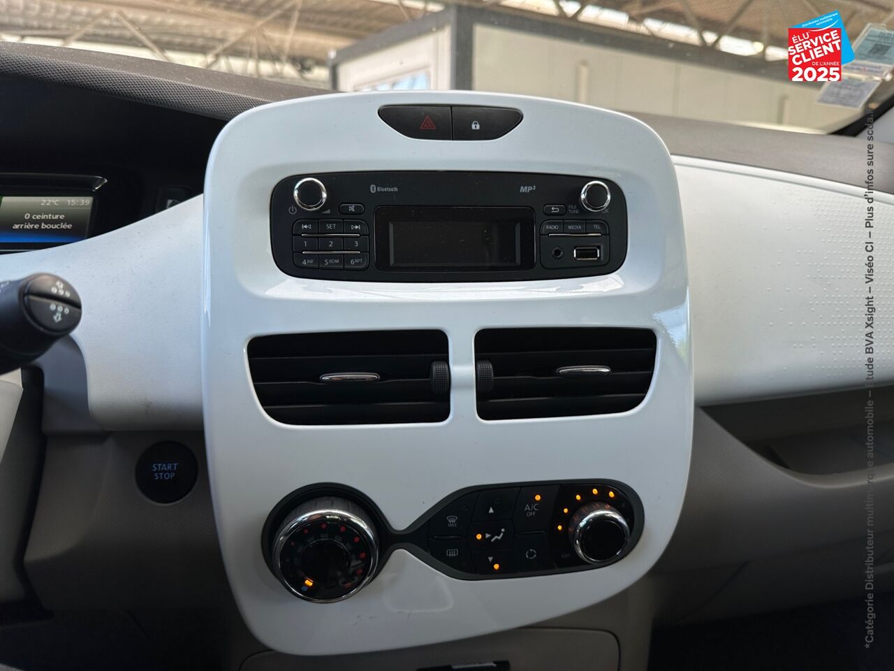 Véhicule d'occasion RENAULT ZOE CITY CHARGE NORMALE R90 chez Renault Saint-Louis