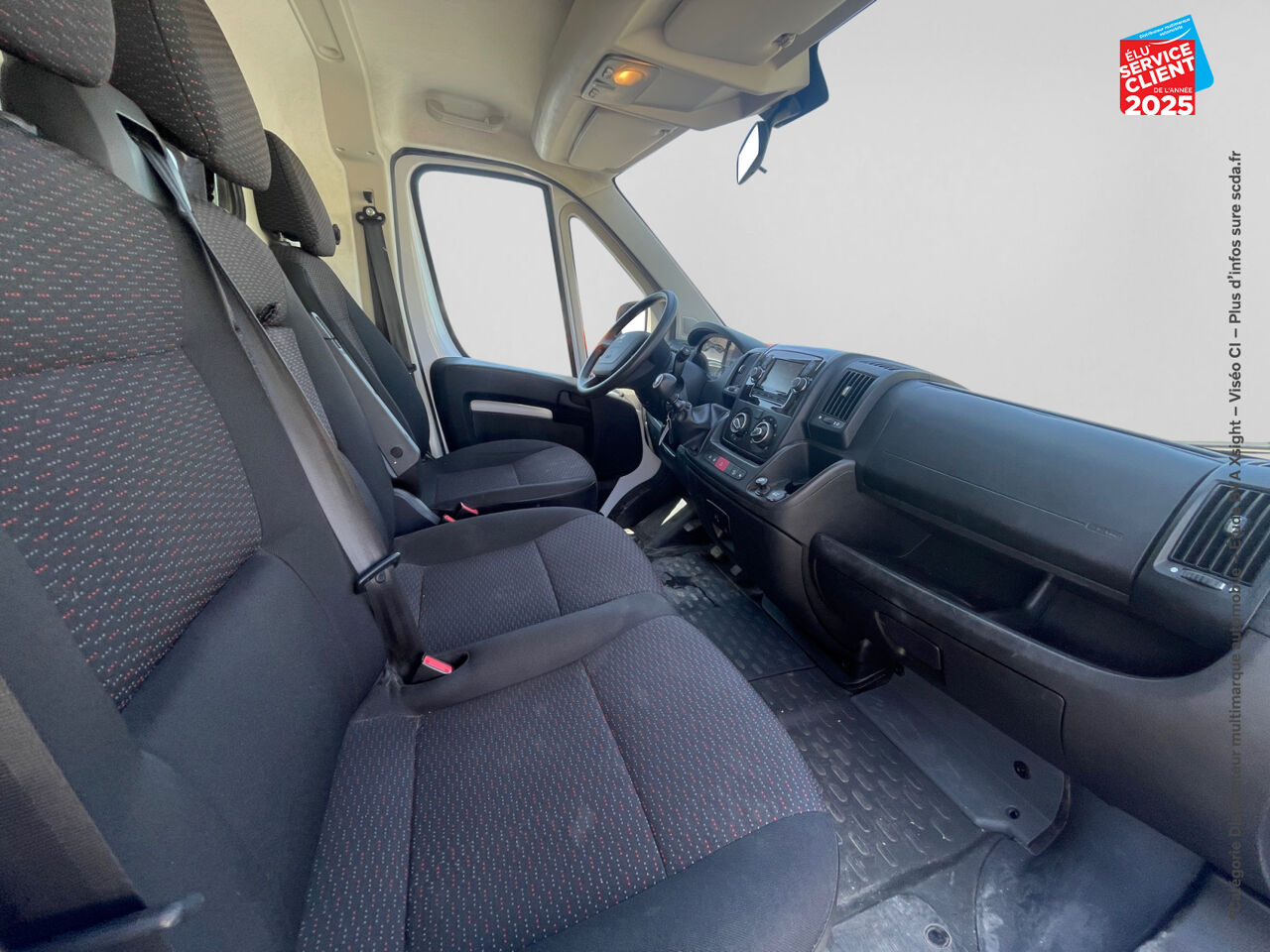 Véhicule d'occasion PEUGEOT BOXER FG 335 L2H2 2.2 BLUEHDI SS 120CH PREMIUM chez Renault Montbéliard