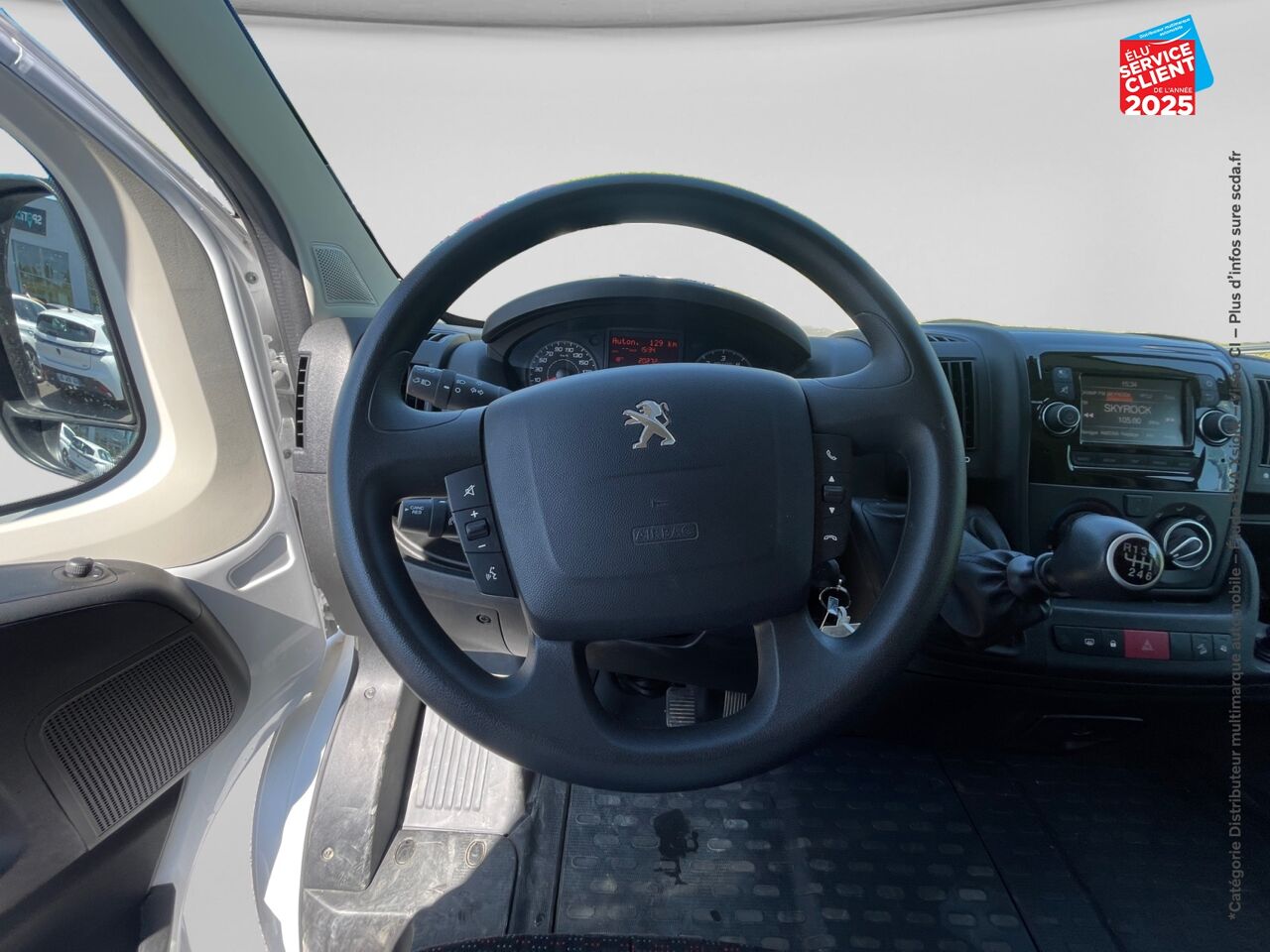 Véhicule d'occasion PEUGEOT BOXER FG 335 L2H2 2.2 BLUEHDI SS 120CH PREMIUM chez Renault Montbéliard